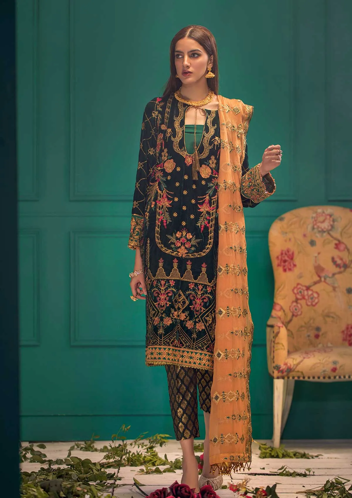 AIK Shaam E Firaaq Velvet Collection 2020 – Look 02