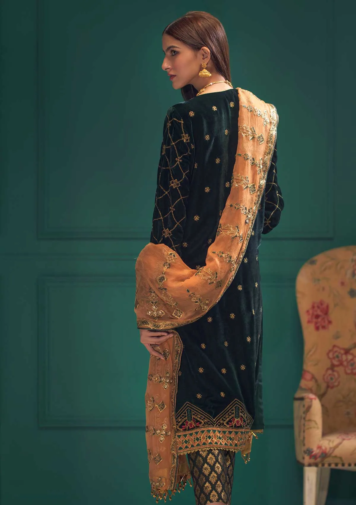 AIK Shaam E Firaaq Velvet Collection 2020 – Look 02