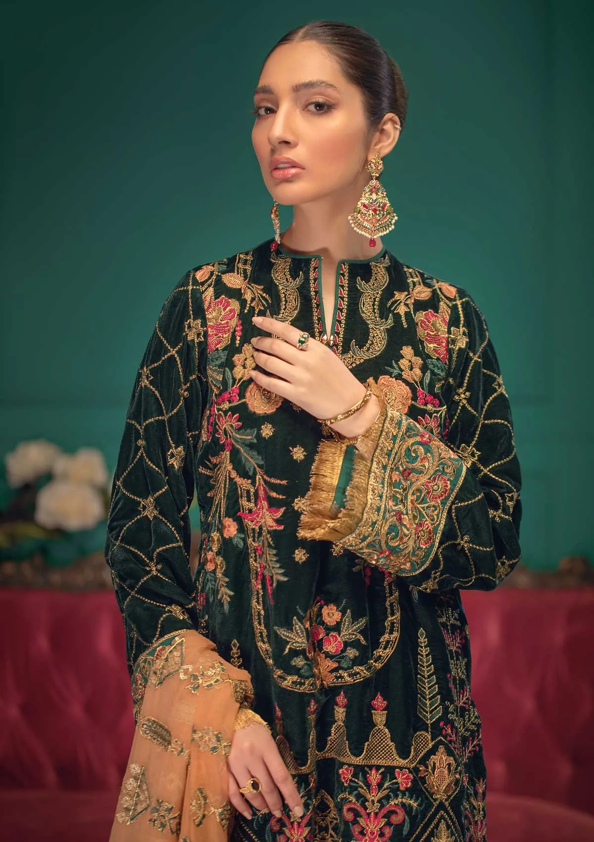 AIK Shaam E Firaaq Velvet Collection 2020 – Look 02