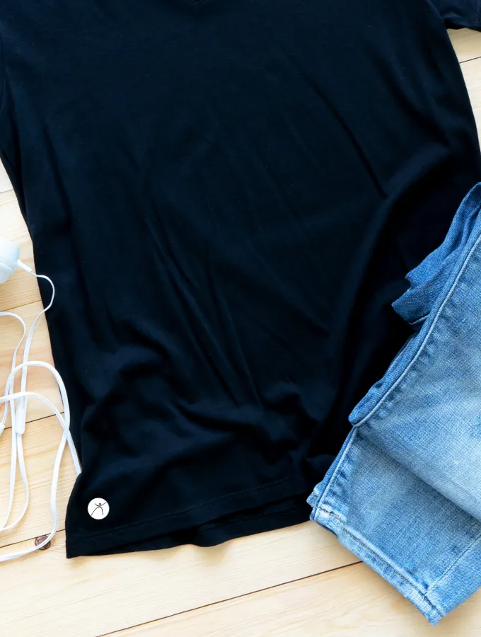 BASIC VNECK TEE - BLACK
