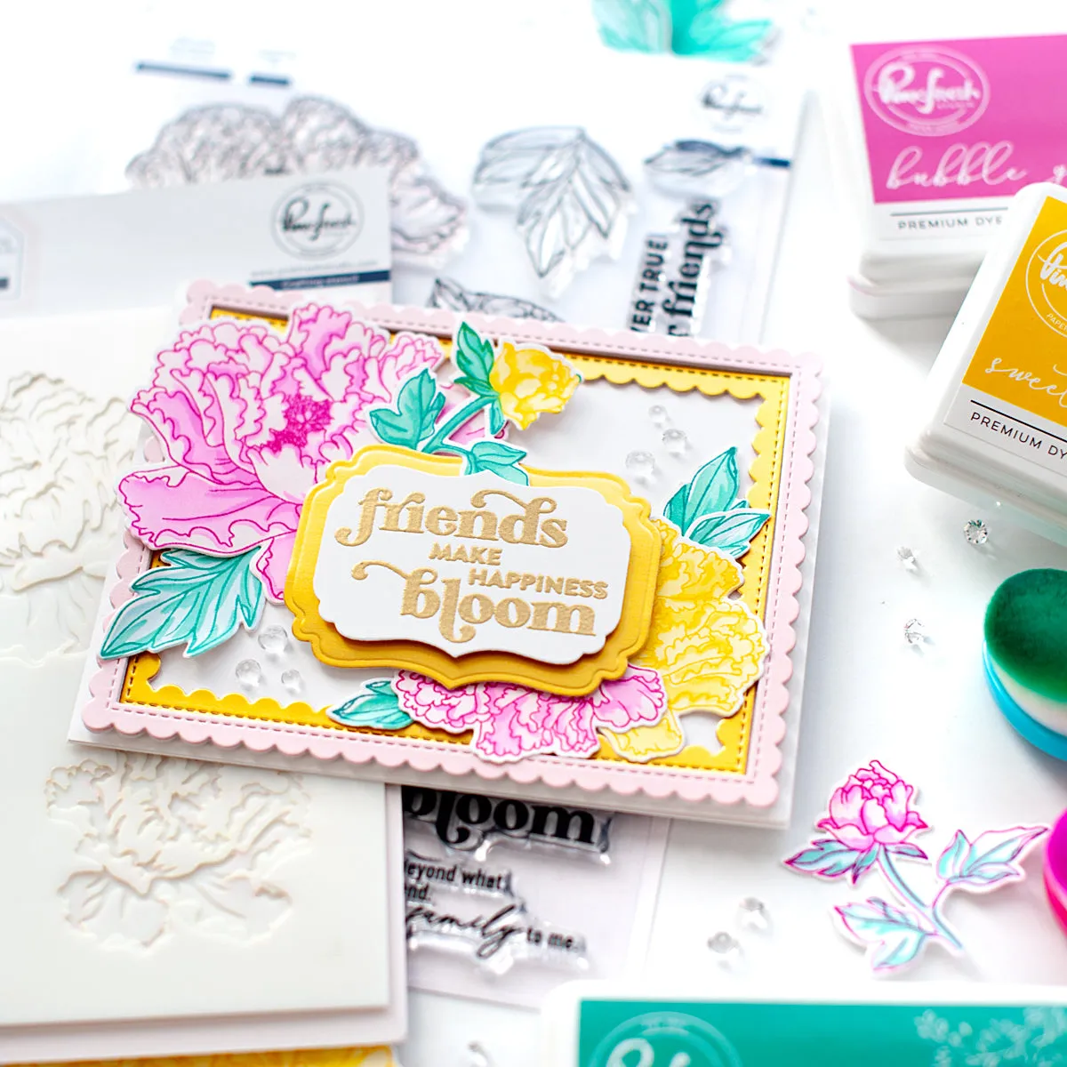 Essentials: Fancy label frames die set